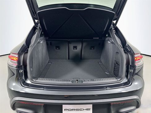 Certified 2026 Porsche Macan AWD/4WD image 37