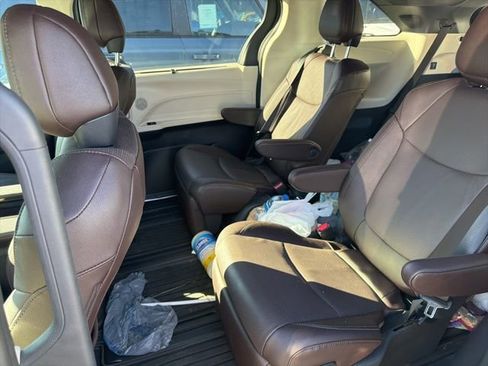 Used 2024 Toyota Sienna Platinum image 16