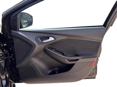 Used 2017 Ford Focus SE image 31