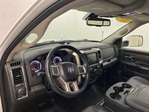 Used 2018 RAM 1500 Laramie AWD/4WD image 8