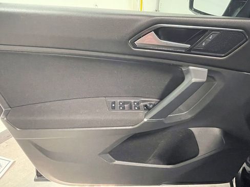 Used 2018 Volkswagen Tiguan S image 18