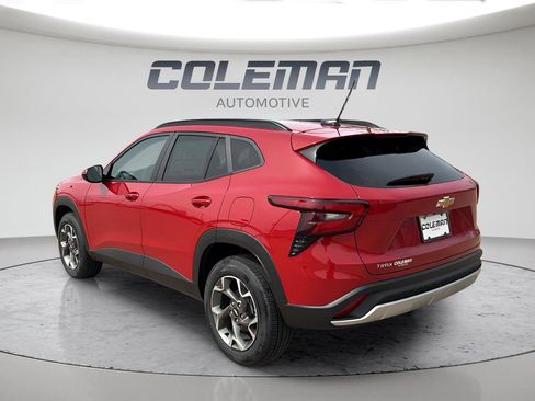 New 2026 Chevrolet Trax LT w/ LT Convenience Package FWD image 3