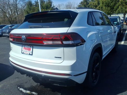 New 2026 Volkswagen Atlas Cross Sport SEL R-Line image 2