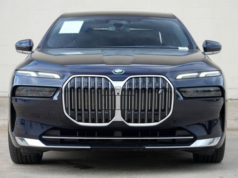 Used 2024 BMW i7 eDrive50 w/ M Sport Package RWD image 7
