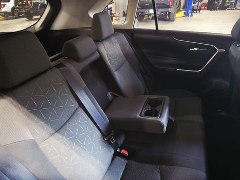 Used 2022 Toyota RAV4 XLE AWD/4WD image 34