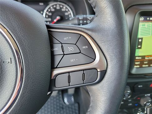 Used 2022 Jeep Renegade Latitude w/ Convenience Group AWD/4WD image 24
