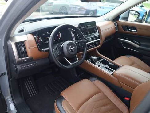 Used 2025 Nissan Pathfinder Platinum w/ Cargo Package FWD image 9