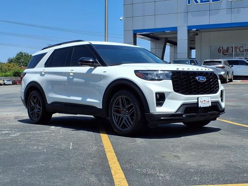 Certified 2025 Ford Explorer ST-Line w/ Premium Package RWD image 4