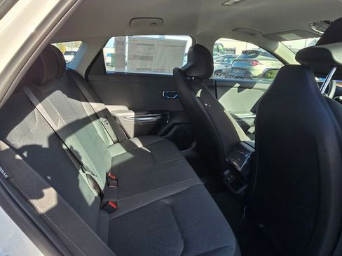 New 2025 Kia K4 LX image 12