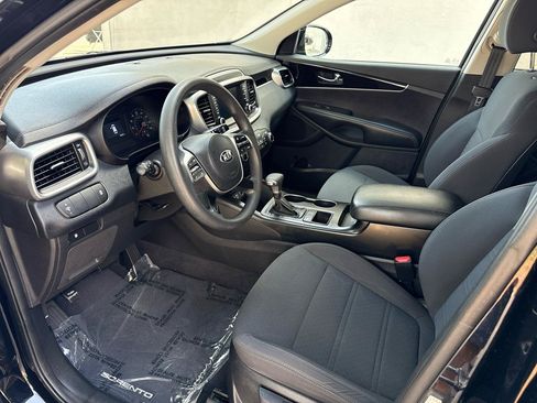 Used 2019 Kia Sorento L FWD image 15