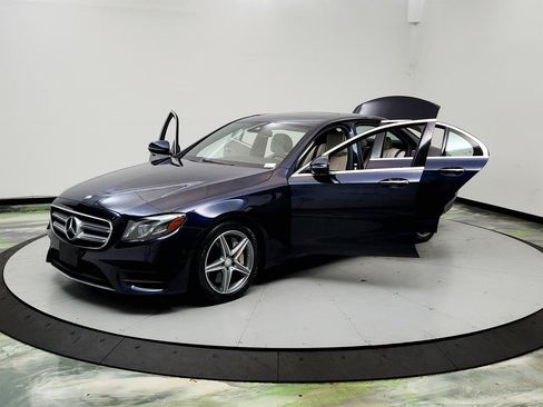 Used 2017 Mercedes-Benz E 300 4MATIC image 9