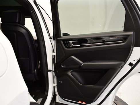 Used 2022 Porsche Cayenne image 52