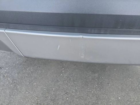 Used 2017 Ford Explorer XLT w/ Equipment Group 202A image 10