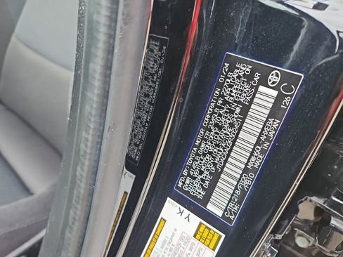 Used 2024 Toyota Prius LE image 30