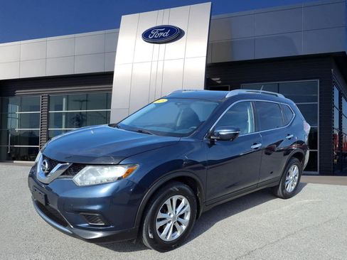 Used 2015 Nissan Rogue SV w/ SV Premium Package image 4