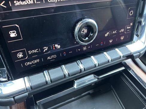 Used 2025 GMC Yukon Denali image 29