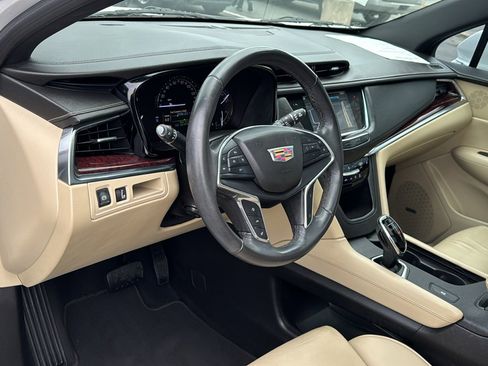 Used 2017 Cadillac XT5 Luxury w/ Driver Awareness Package image 13