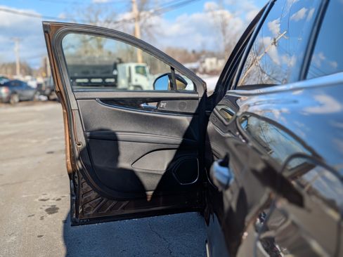 Used 2022 Lincoln Nautilus Standard w/ Premium Package image 30