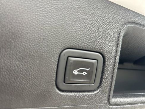 Used 2023 GMC Terrain SLE w/ Driver Convenience Package AWD/4WD image 28