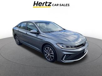 Used 2025 Volkswagen Jetta SE video 1