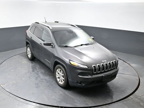 Used 2015 Jeep Cherokee Latitude w/ Cold Weather Group image 16