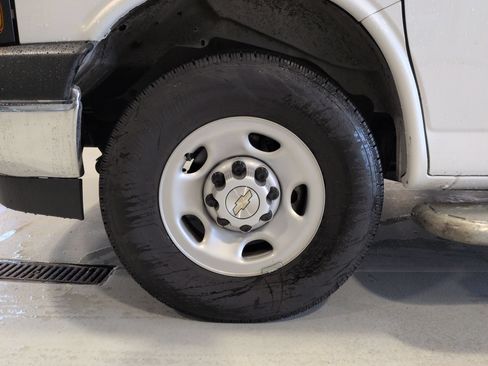 Used 2024 Chevrolet Express 2500 w/ Driver Convenience Package RWD image 29