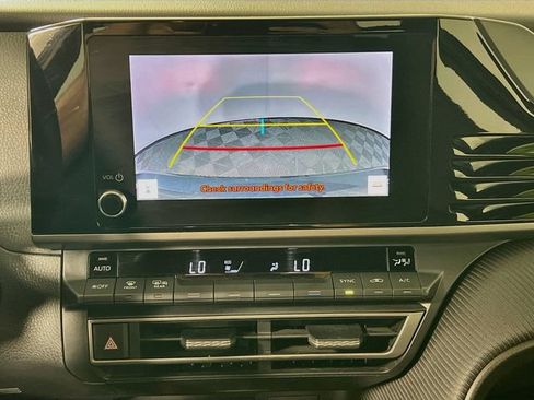 Used 2025 Toyota Camry SE FWD image 13