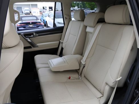 Certified 2023 Lexus GX 460 Premium w/ Premium Package AWD/4WD image 36