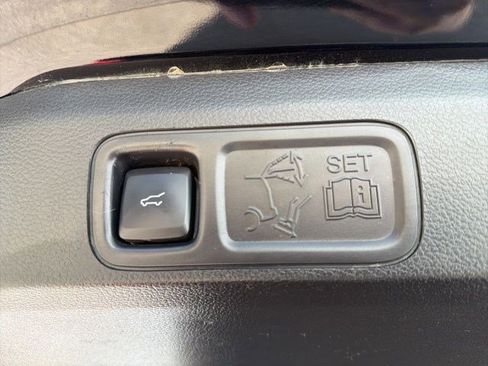 Used 2019 Ford Expedition Max XLT w/ Equipment Group 202A RWD image 17