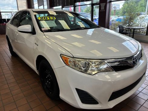 Used 2013 Toyota Camry LE FWD image 1
