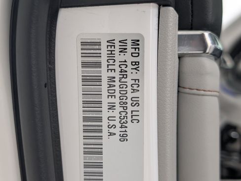 Used 2023 Jeep Grand Cherokee Overland w/ Adv Protech Group III RWD image 41