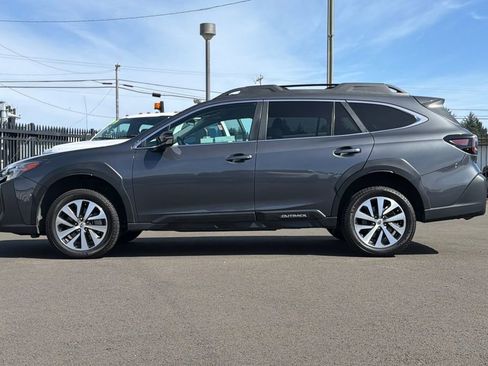 Used 2023 Subaru Outback Premium AWD/4WD image 6