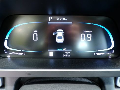 Certified 2025 Hyundai Elantra SE FWD image 24