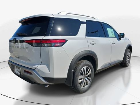 New 2025 Nissan Pathfinder SL image 10