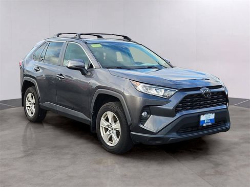 Used 2020 Toyota RAV4 XLE image 3