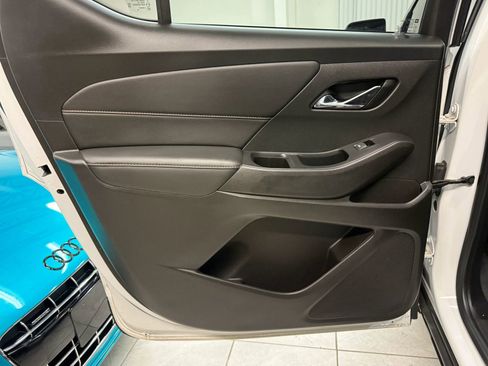 Used 2021 Chevrolet Traverse LS image 16