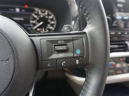 Used 2023 Nissan Pathfinder SL w/ SL Premium Package FWD image 9