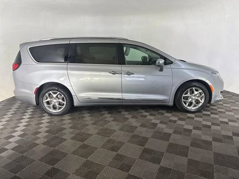 Used 2018 Chrysler Pacifica Limited FWD image 6