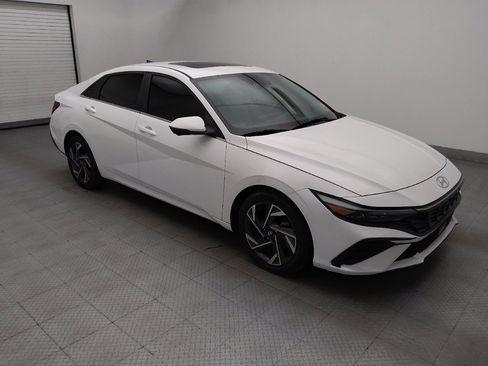 Used 2024 Hyundai Elantra Limited FWD image 11