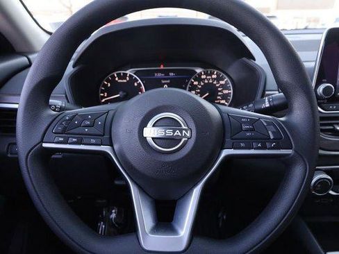 Used 2025 Nissan Altima 2.5 SV image 10