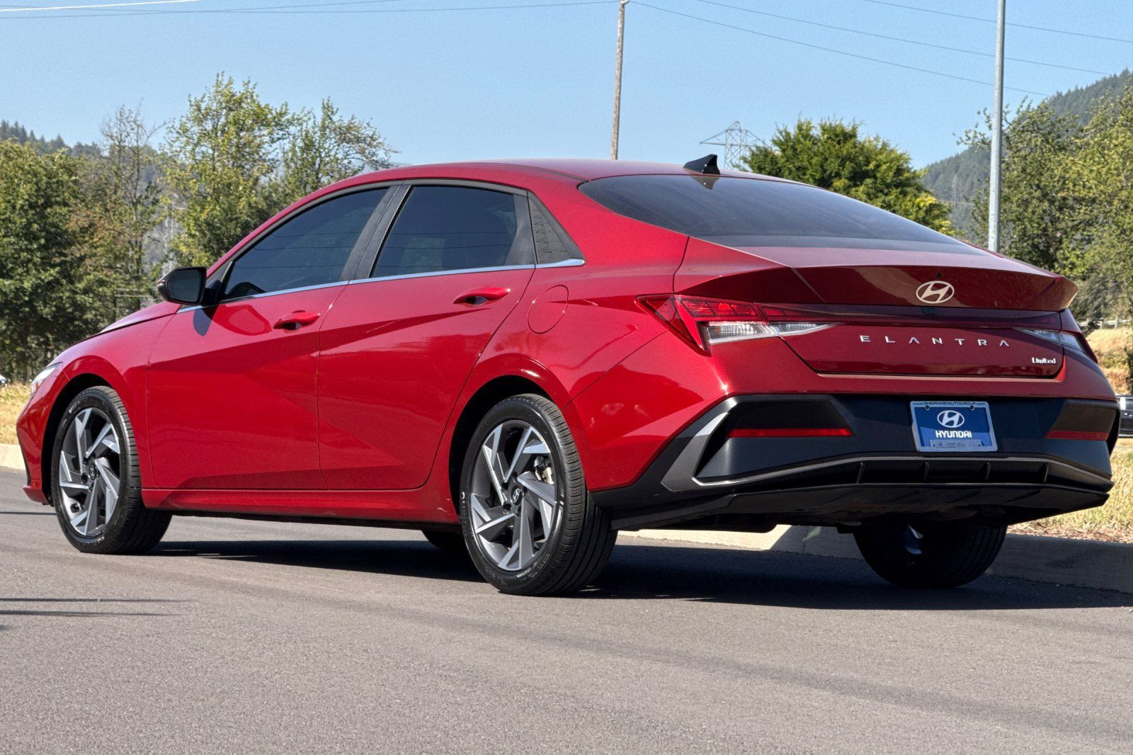 Used 2025 Hyundai Elantra Limited FWD image 5