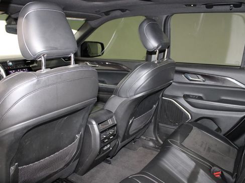 Used 2022 Jeep Grand Cherokee Altitude RWD image 20