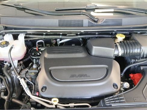 Used 2021 Chrysler Pacifica Touring-L w/ Premium & Safety Sphere Group AWD/4WD image 25