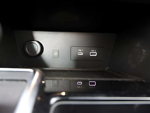 Used 2023 Nissan Pathfinder Platinum w/ Lighting Package (N93) FWD image 30