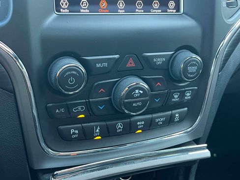 Used 2020 Jeep Grand Cherokee Laredo AWD/4WD image 13