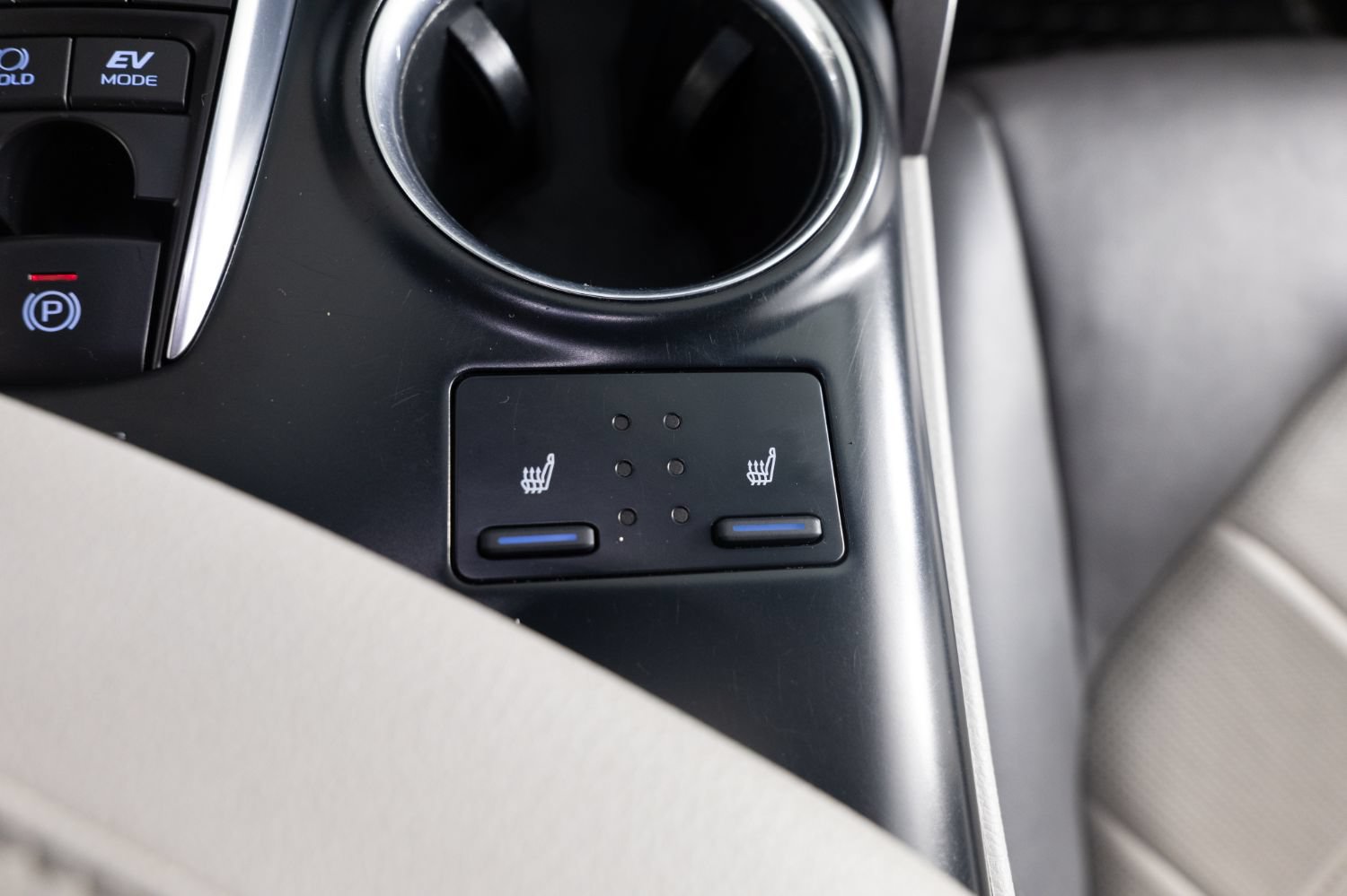 Used 2019 Toyota Camry XLE FWD image 38