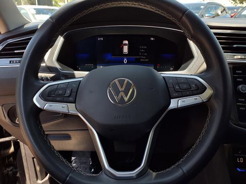 Used 2023 Volkswagen Tiguan SE w/ Panoramic Sunroof Package FWD image 13
