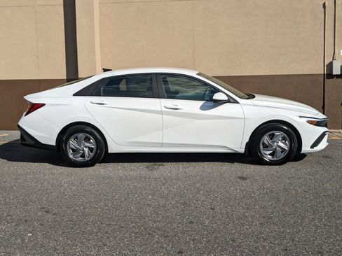 New 2026 Hyundai Elantra SE image 3