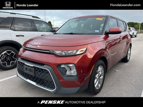 Used 2022 Kia Soul LX w/ Technology Package image 1