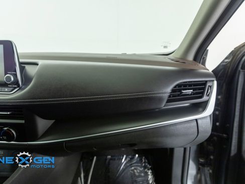 Used 2023 Nissan Rogue S AWD/4WD image 42
